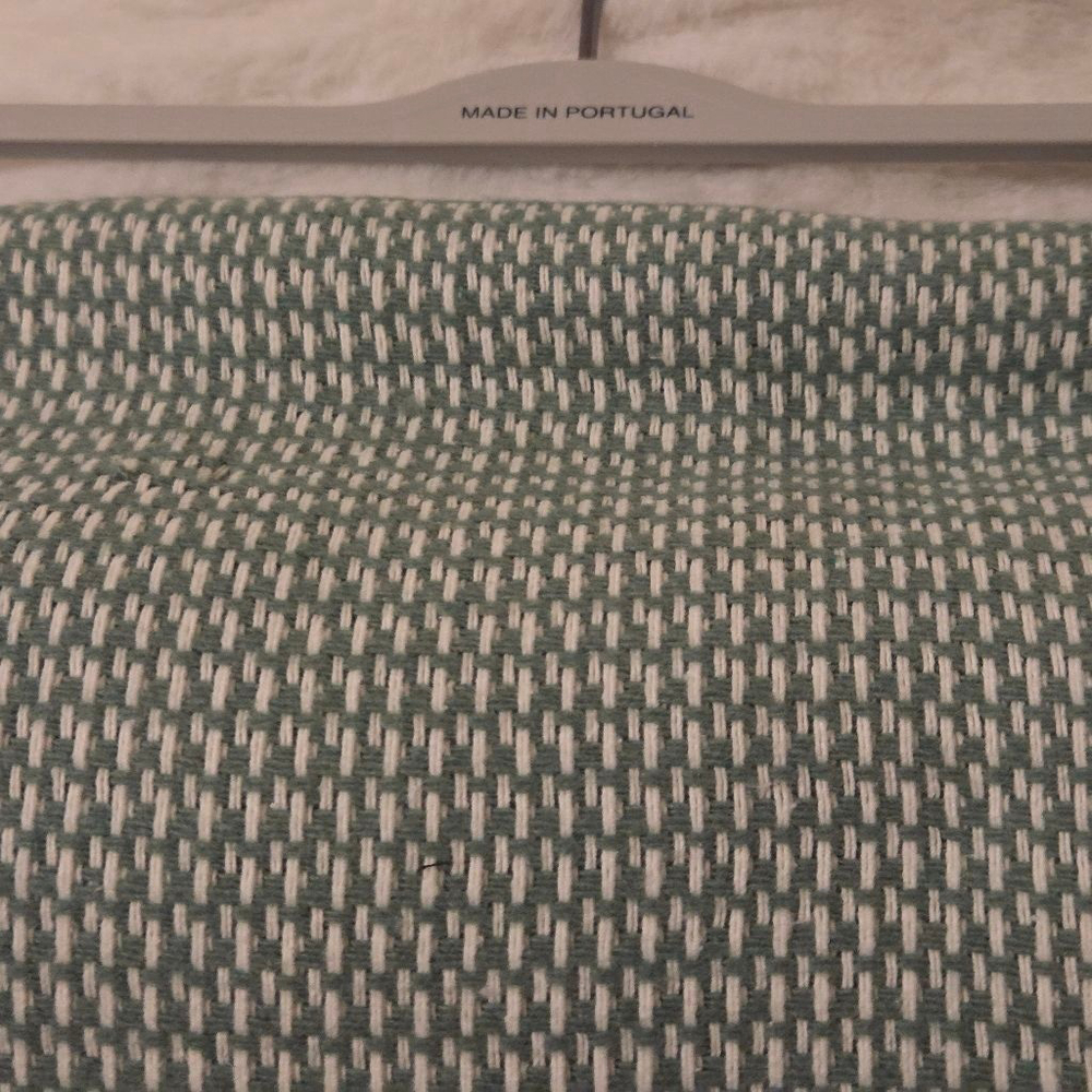 Docofil Green and White Patterned Throw Blanket - Picture 2 of 6